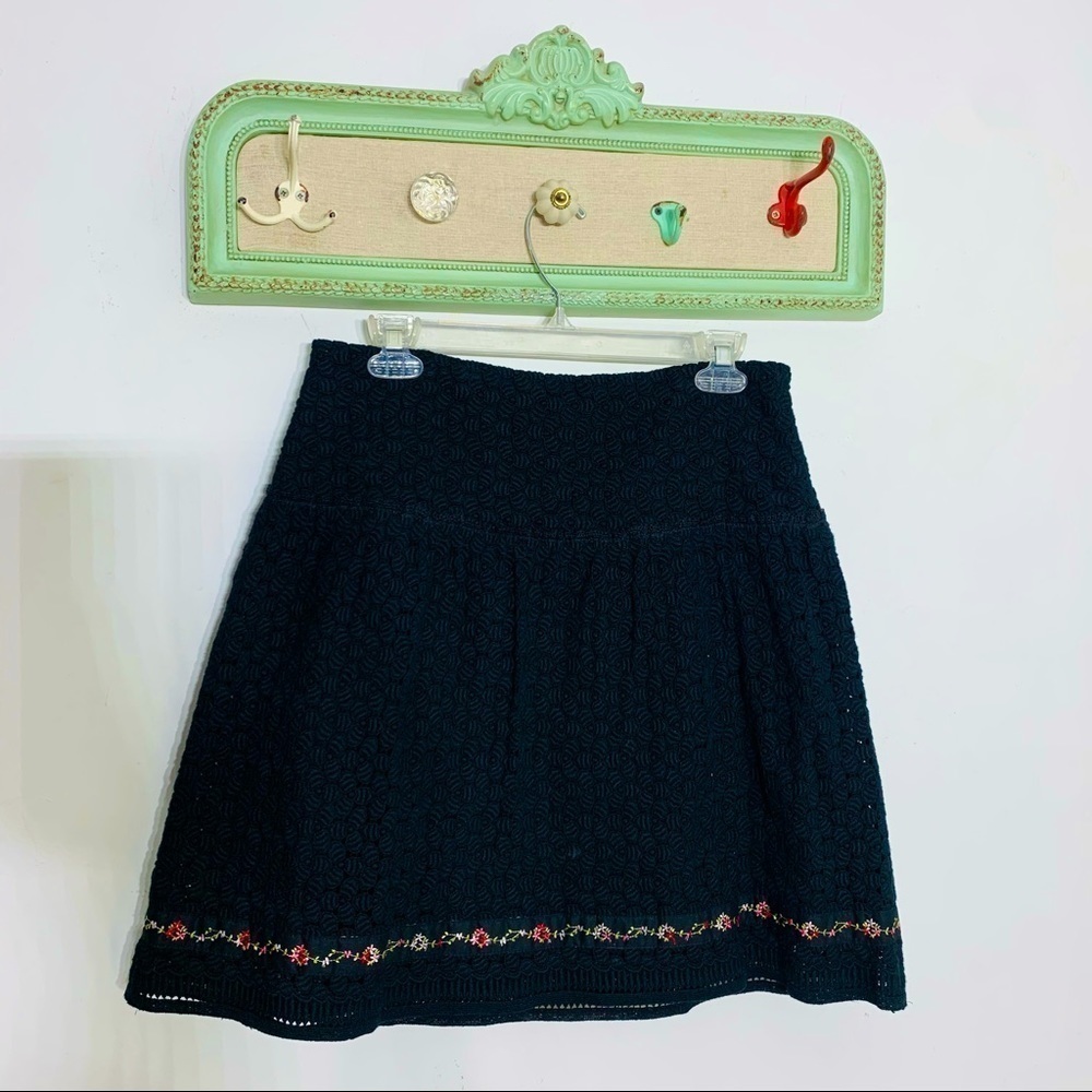 Vtg Crochet knit black A-line mini skirt floral ribbon trim women’s size 8
